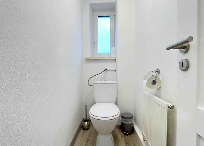 Sad801 - Geraeumige Monteurwohnung Daire Schwandorf in Bayern